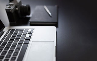 九游娱乐官方-年轻车坛新星：梦想之路的辛酸与坚持